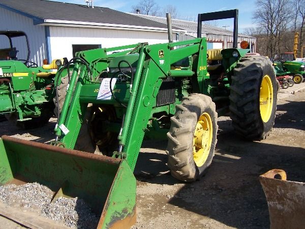 JOHN DEERE 2350 4x4 w/ 245 S.L. Loader V-Nice tract - 2