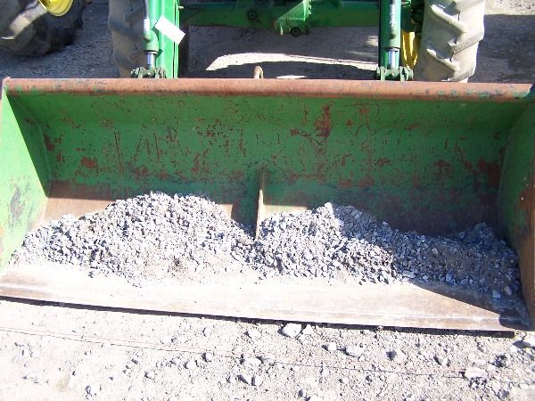JOHN DEERE 2350 4x4 w/ 245 S.L. Loader V-Nice tract - 3