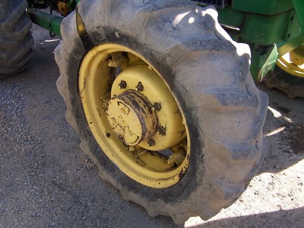 JOHN DEERE 2350 4x4 w/ 245 S.L. Loader V-Nice tract - 5