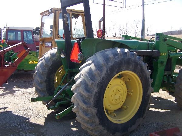 JOHN DEERE 2350 4x4 w/ 245 S.L. Loader V-Nice tract - 7