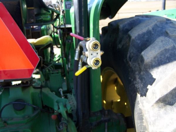 JOHN DEERE 2350 4x4 w/ 245 S.L. Loader V-Nice tract - 9