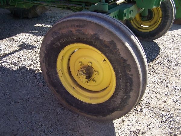 JOHN DEERE 2350 2wd w/2300 hours V-Nice tractor!! - 4