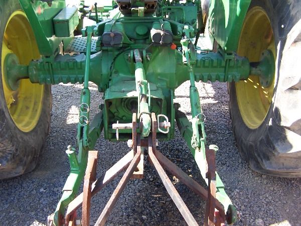 JOHN DEERE 2350 2wd w/2300 hours V-Nice tractor!! - 7