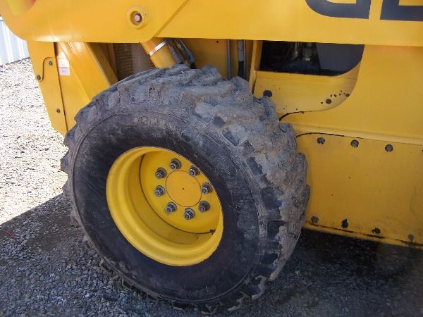 GEHL 7600 Skid Steer loader Like new bigger than Bo - 5