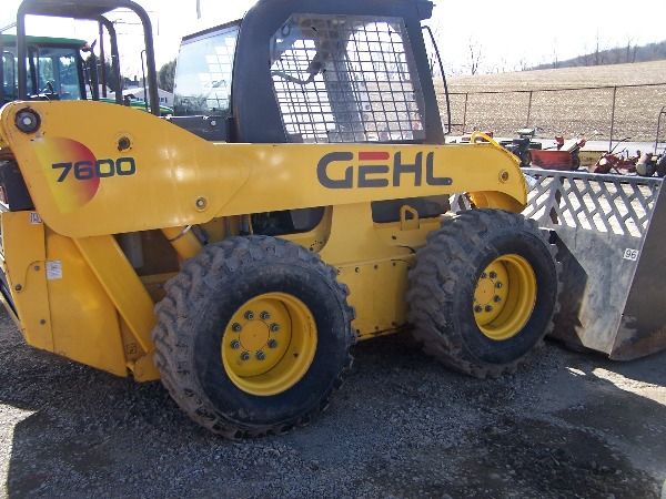 GEHL 7600 Skid Steer loader Like new bigger than Bo - 6