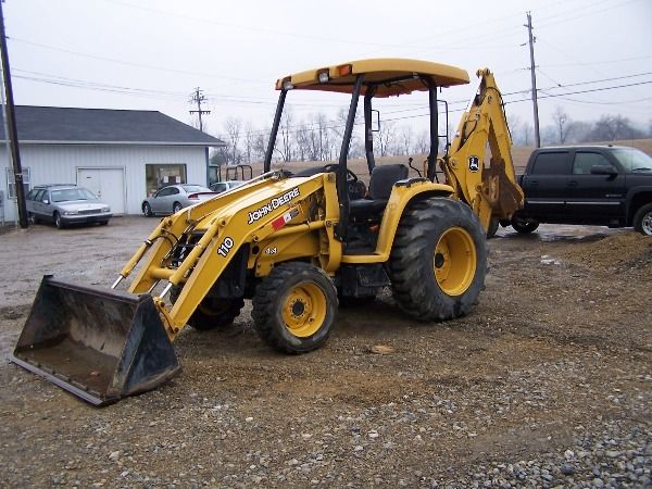JOHN DEERE 110 Tractor Loader Backhoe 900 hours - 2