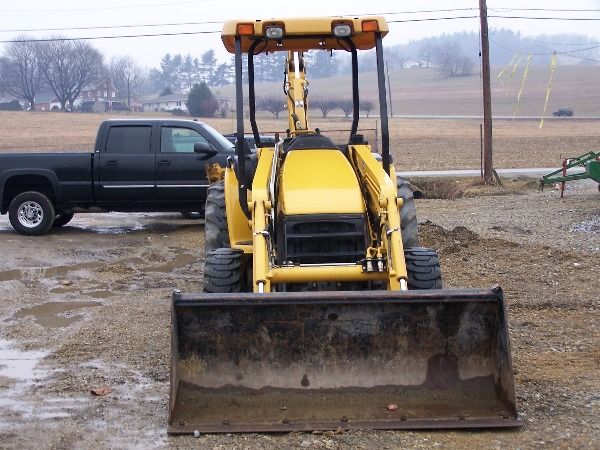 JOHN DEERE 110 Tractor Loader Backhoe 900 hours - 3
