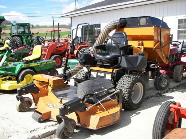 Like New Woods F21D Zero Turn Mower w/ Bagger!!! - 3