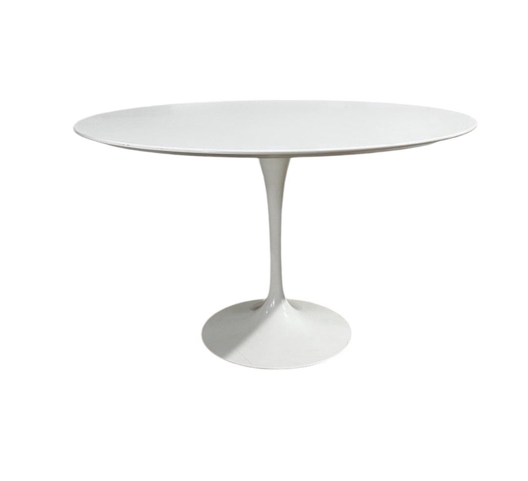 Eero Saarinen for Knoll, Tulip Table, 1960s: Presenting the stunning Eero Saarinen Tulip Table, a timeless creation designed for Knoll in the 1960s that seamlessly combines form and function. This beautiful piece boasts a pristine white tabletop
