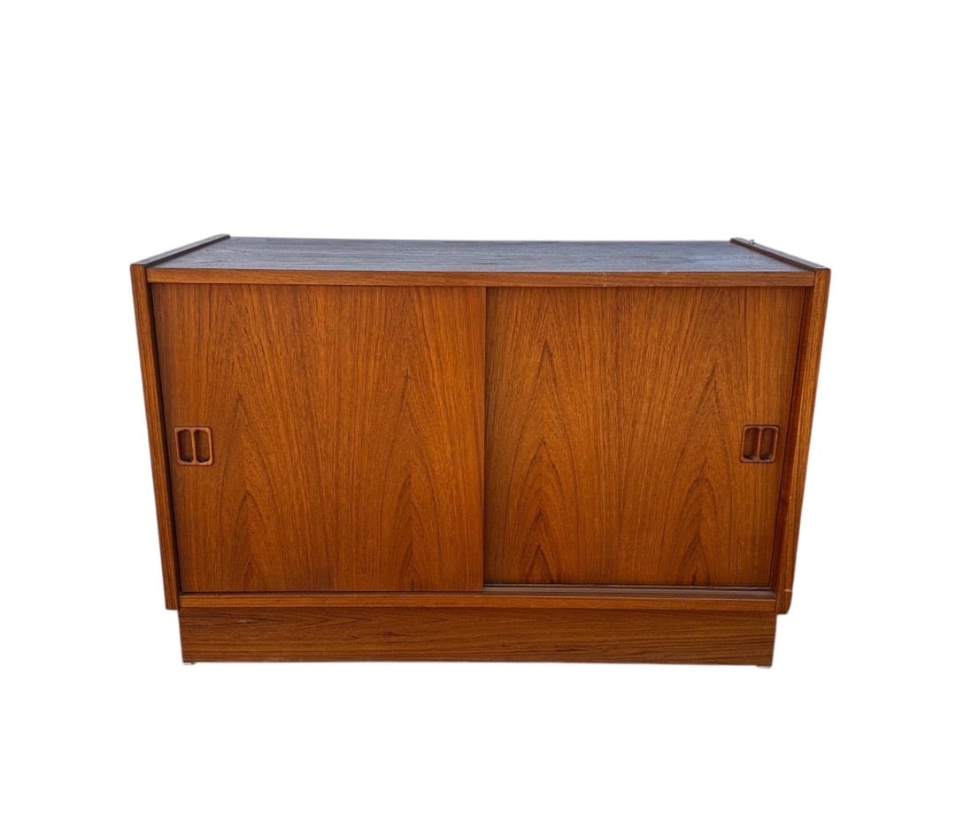 Poul Hundevad, Teak Sliding Door Cabinet, Denmark: Poul Hundevad, Teak Sliding Door Cabinet, Denmark. 24.5”H x 36.5”W x 17.5”D