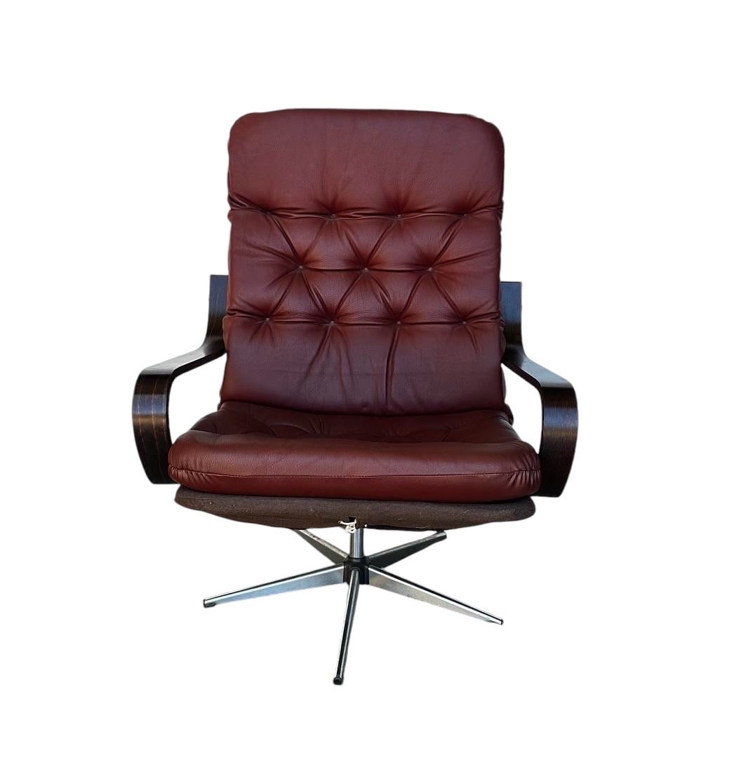 Mid-Century Lounge Chair, Sweden: Mid-Century Lounge Chair, Sweden. 37"H x 27.5" W x 30"D Seat: 17.5"H x 20"D