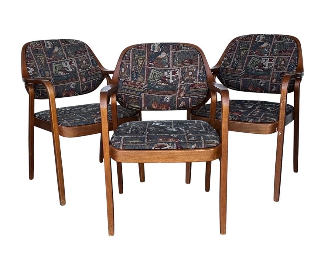 Don Petitt for Knoll Bentwood Chairs, 1981: Don Petitt for Knoll Bentwood Chairs, 1981.Measures 32” tall 22.5” wide 22” deep seat height 18” seat depth 17.5”PLEASE BE ADVISED, THE JOLIET WAREHOUSE MUST BE VACATED B