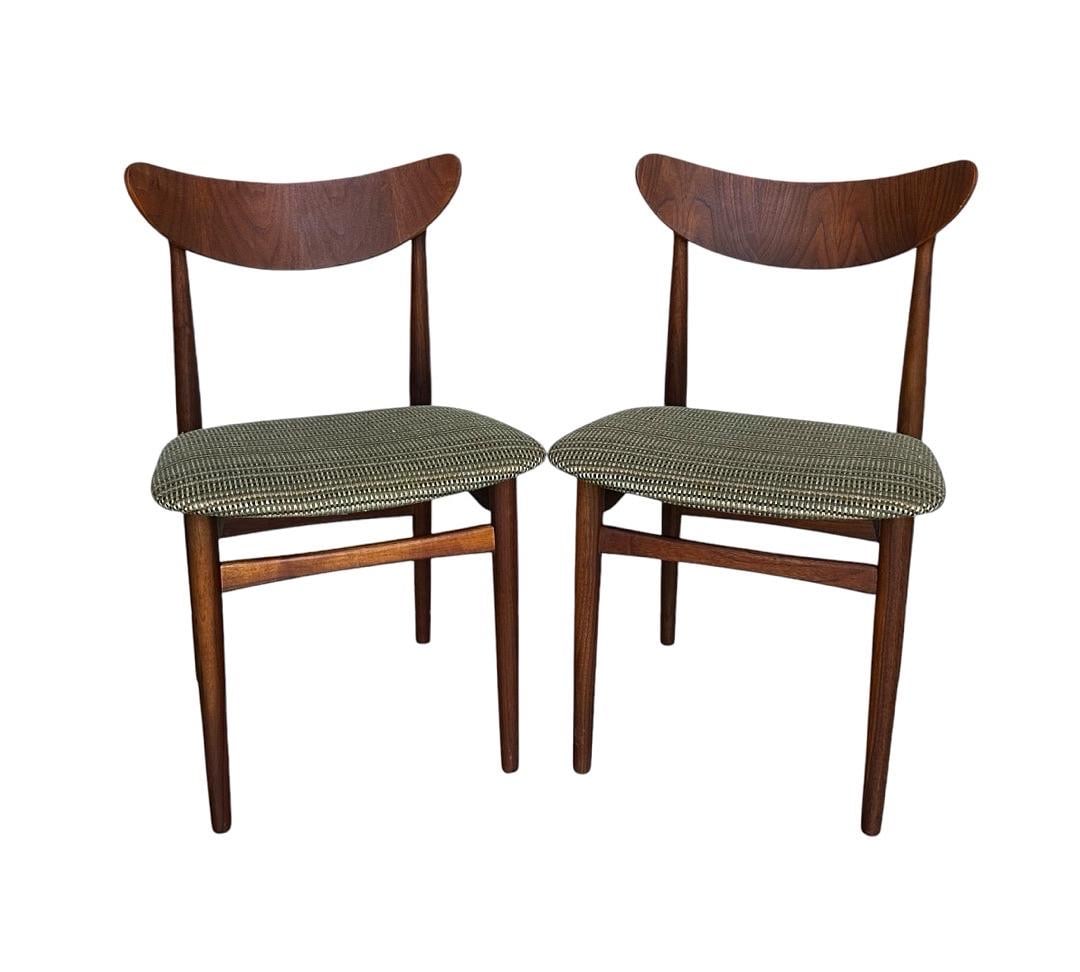 Teak Dining/Side Chairs by Rubee Furniture, 1960s: Teak dining/side chairs by Rubee Furniture, 1960s.Measure 30” tall 17.5” wide 18” deep seat height 17” 15” deepPLEASE BE ADVISED, THE JOLIET WAREHOUSE MUST BE VACATED BY