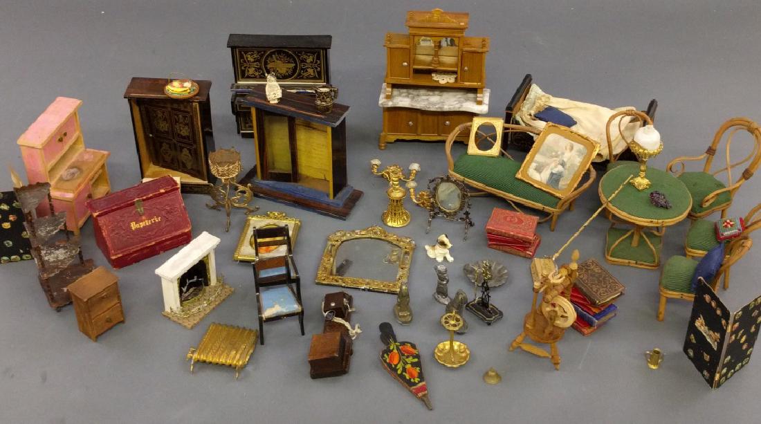 Dollhouse furniture (1 of 1)