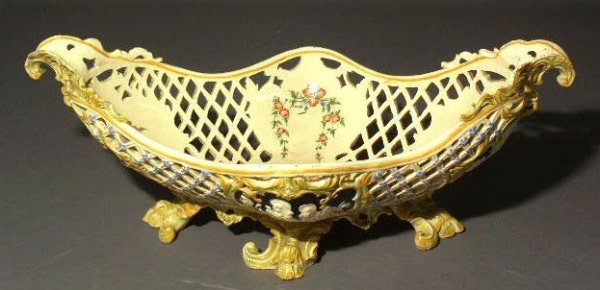 Centerpiece dish, Continental porcelain. 7.25"h.x1