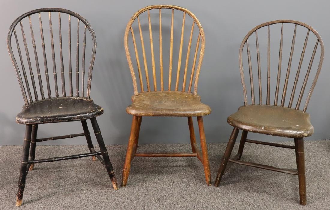 Three Bow-Back Windsor Chairs: Assembled set of three bow-back Windsor chairs, largest 37"h, seat height 17"
