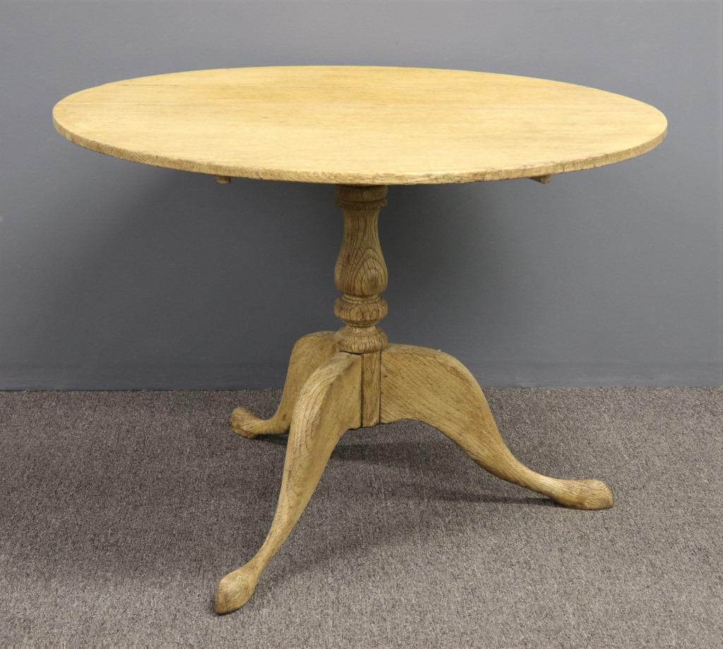 Country Primitive Large Oak Tea Table: Country primitive large oak tea table, 28"h x 38"dia
