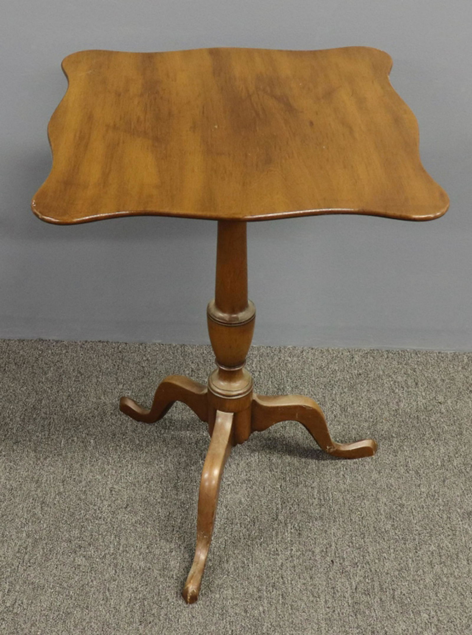 Kittinger Williamsburg Mahogany Candlestand: Kittinger Williamsburg mahogany candlestand, 27 1/2"h, top 19"l x 19"w