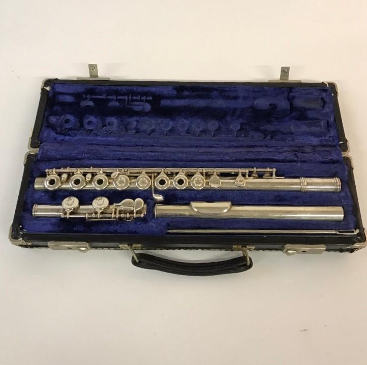 Gemeinhardt Sterling Silver Flute (1 of 8)