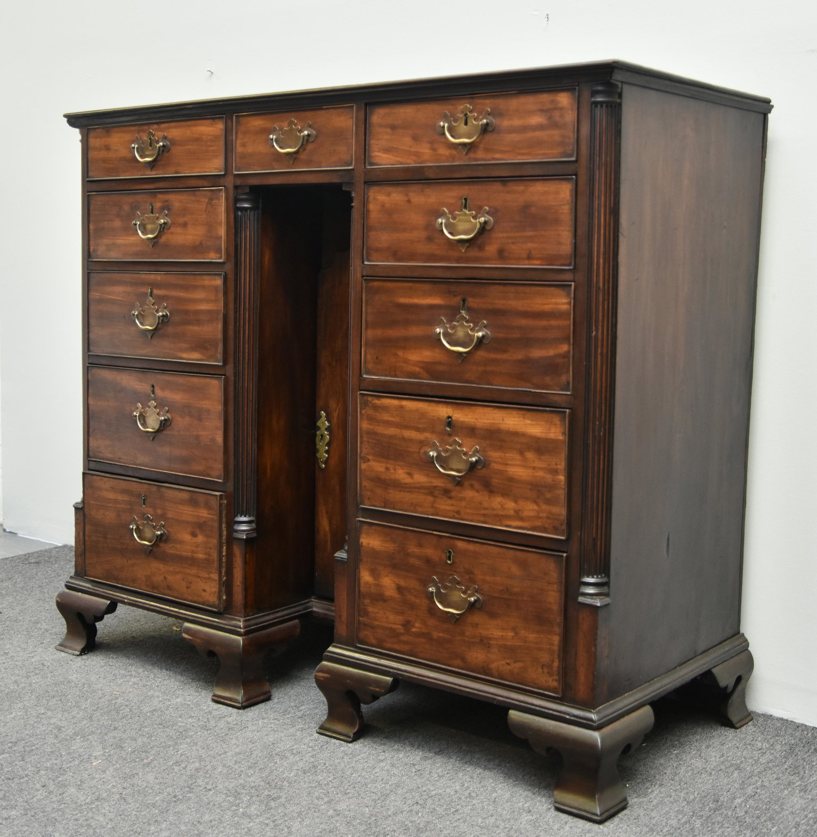English Kneehole Desk: Large English kneehole desk, late 18th c 40.5"h x 47.5"w x 19.5"d