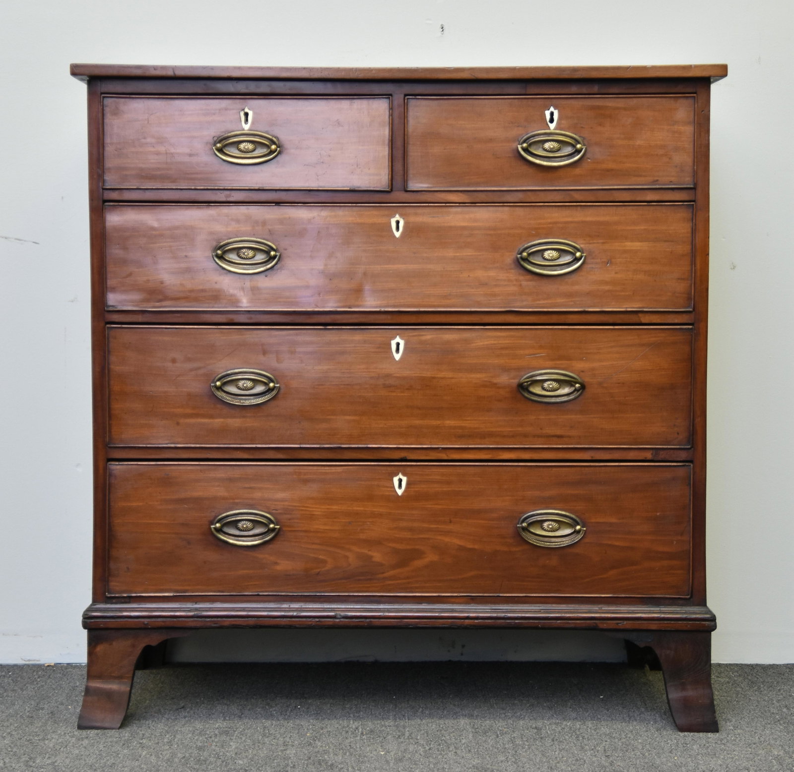 English Hepplewhite Chest of Drawers: English Hepplewhite mahogany chest of drawers, circa 1800 42.5"h x 41.25"w x 20.5"d