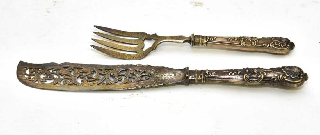 English "Kings" Pattern Silver: English "Kings" pattern silver handled fish slice and fork, 19th c. 12.5" x 9.25"