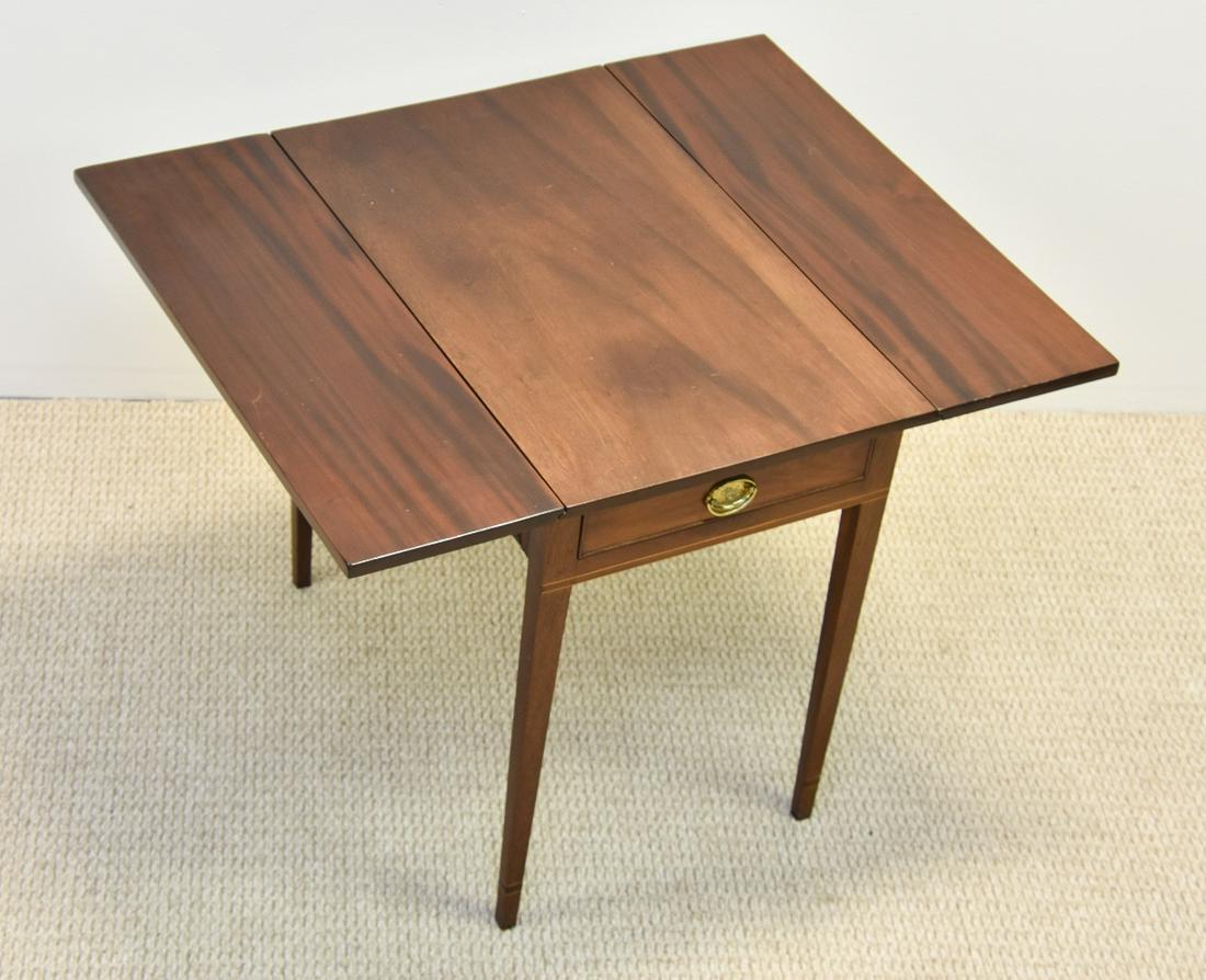 American Hepplewhite Pembroke Table: American Hepplewhite mahogany inlaid Pembroke table, circa 1700 28"h x 20.5"w x 32"d overall / each leaf = 10"d