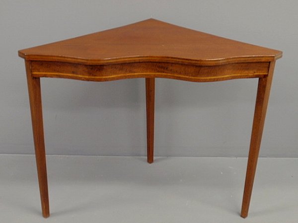 Hepplewhite style inlaid mahogany corner table. 25: Hepplewhite style inlaid mahogany corner table. 25"h.x38.25"w.