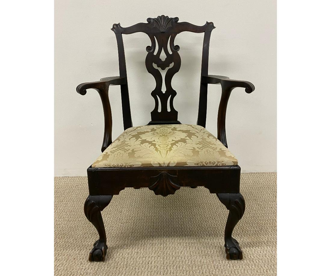 Fine Philadelphia Chippendale Armchair: Philadelphia Chippendale mahogany armchair known as General "Anthony Wayne" chair with a carved splat of so-called 'Jack-o-lantern' design 41.5"h x 23.5"w x 18"d / 17.5" seat height
