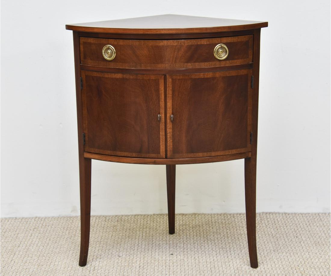 Hepplewhite Style Corner Cabinet: Hepplewhite style mahogany corner cabinet, 20th c. 32.25"h x 25"w x 17.5"d