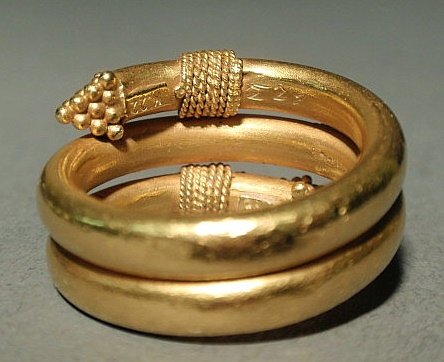 Ladies 22k y.g. ring, wrap Etruscan design. 6.8 dw - 3