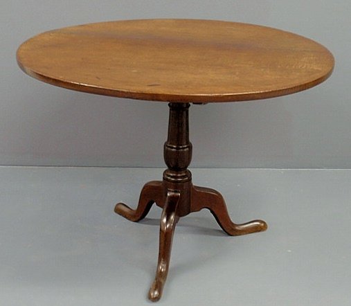 Welsh oak tea table, late 18th c., with a large ci
