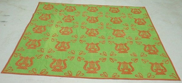 Green appliqué quilt with hearts and harps. 7'2"x7: Green appliqué quilt with hearts and harps. 7'2"x7'