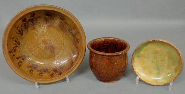 Mottled redware bowl 10"dia., a crimped edge pie p: Mottled redware bowl 10"dia., a crimped edge pie plate 6"dia., jar 5"h.