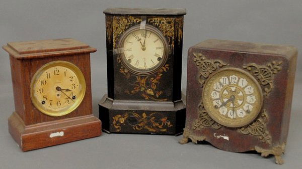 Two Seth Thomas mantel clocks and an Ingraham exam: Two Seth Thomas mantel clocks and an Ingraham example, tallest 13"h. As found.