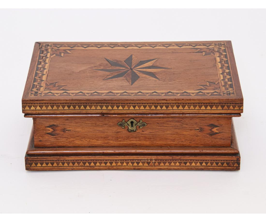 WALNUT INLAID CIGAR BOX (1 of 6)