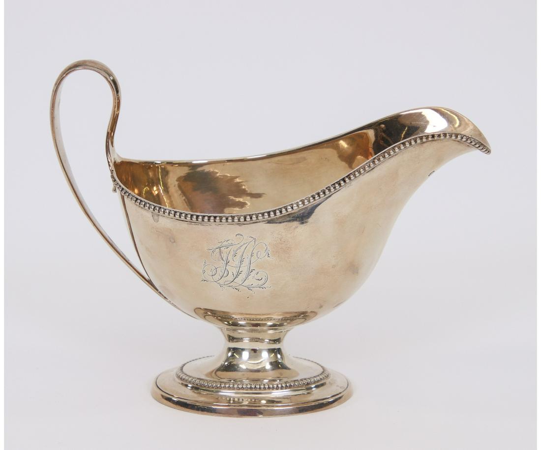 LARGE ROBERT HENNELL GRAVY BOAT (1 of 7)