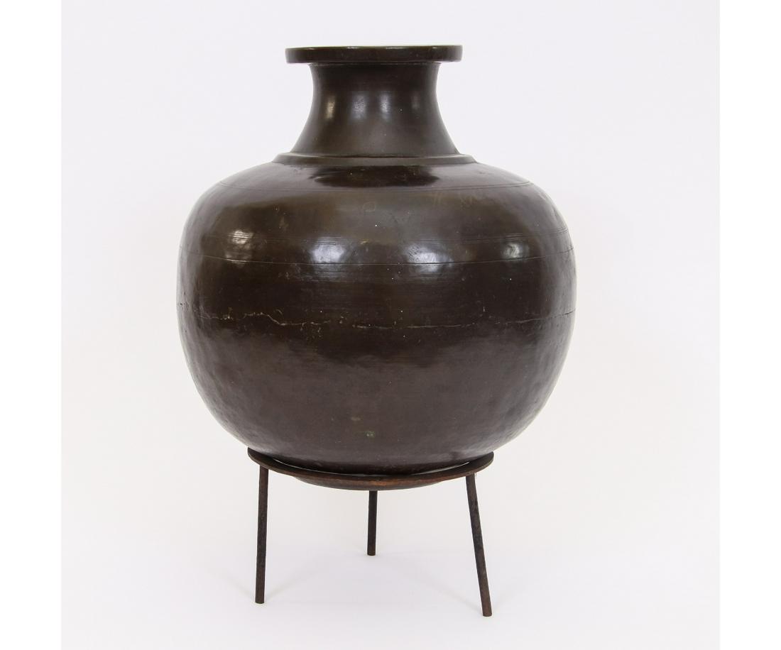 HAND HAMMERED BRASS URN (1 of 10)