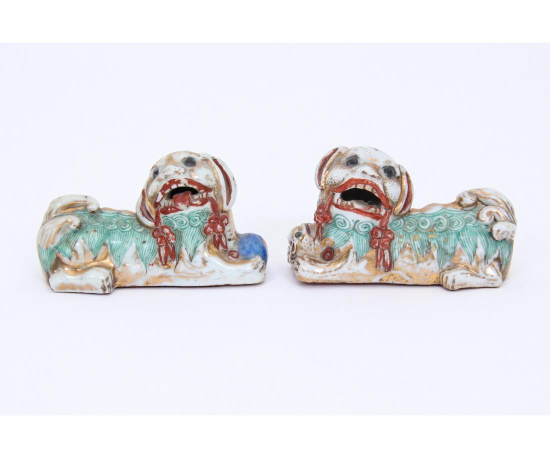 PAIR OF CHINESE PORCELAIN FOO DOGS (1 of 6)