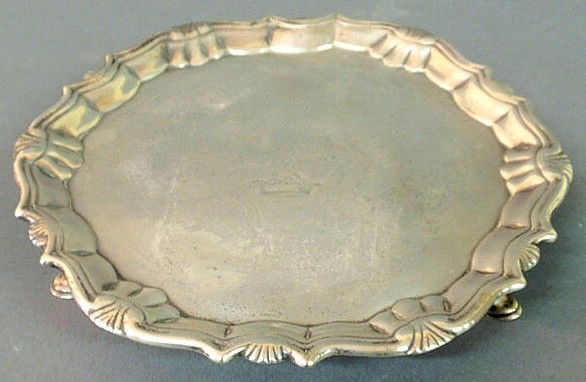 Early silver salver by Robert Abercromby 1739-1740: Early silver salver by Robert Abercromby 1739-1740, London, England, with a centered armorial crest, scalloped rim and padded feet. 6" dia.