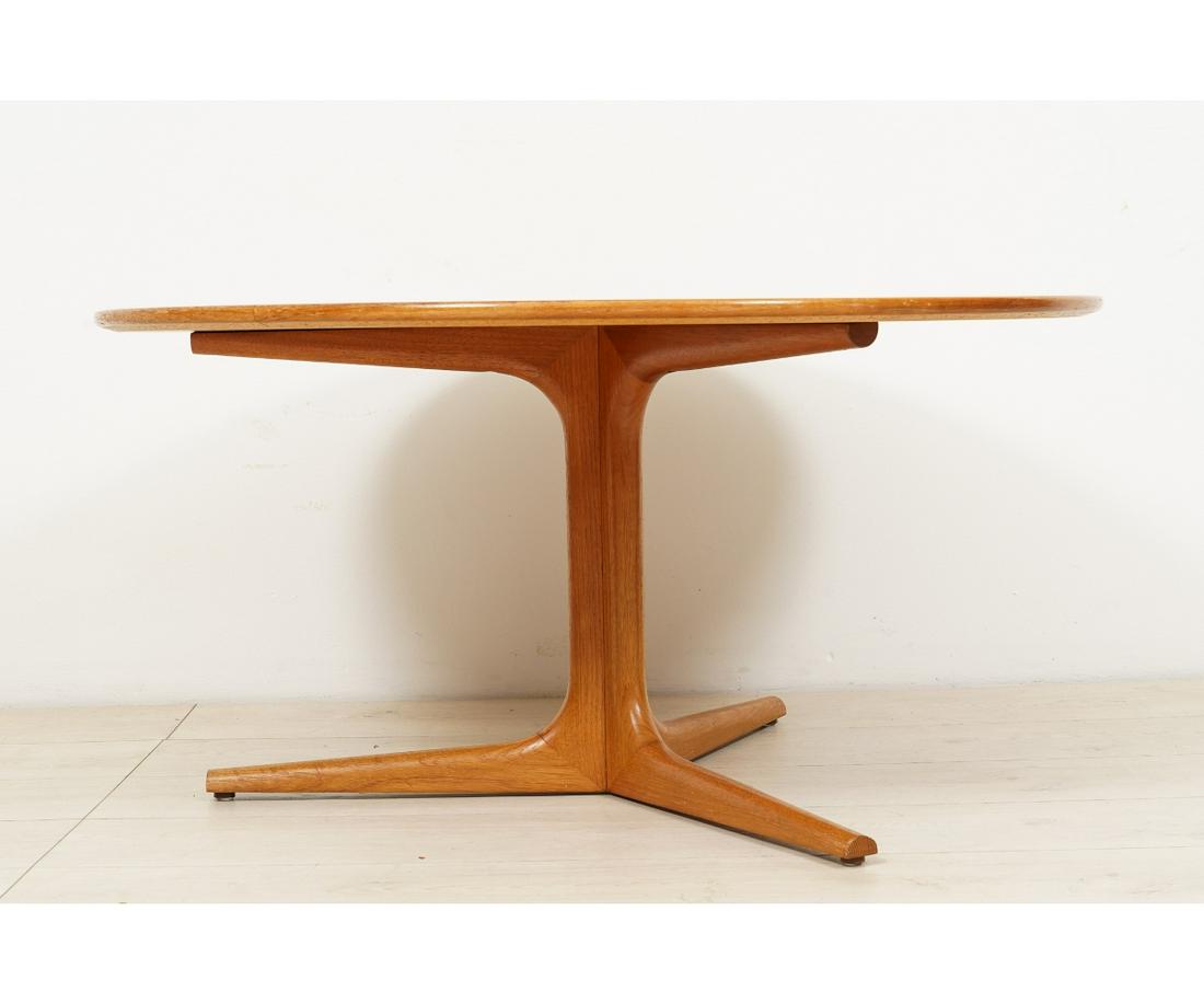 MID-CENTURY MODERN ROUND COFFEE TABLE (1 of 4)