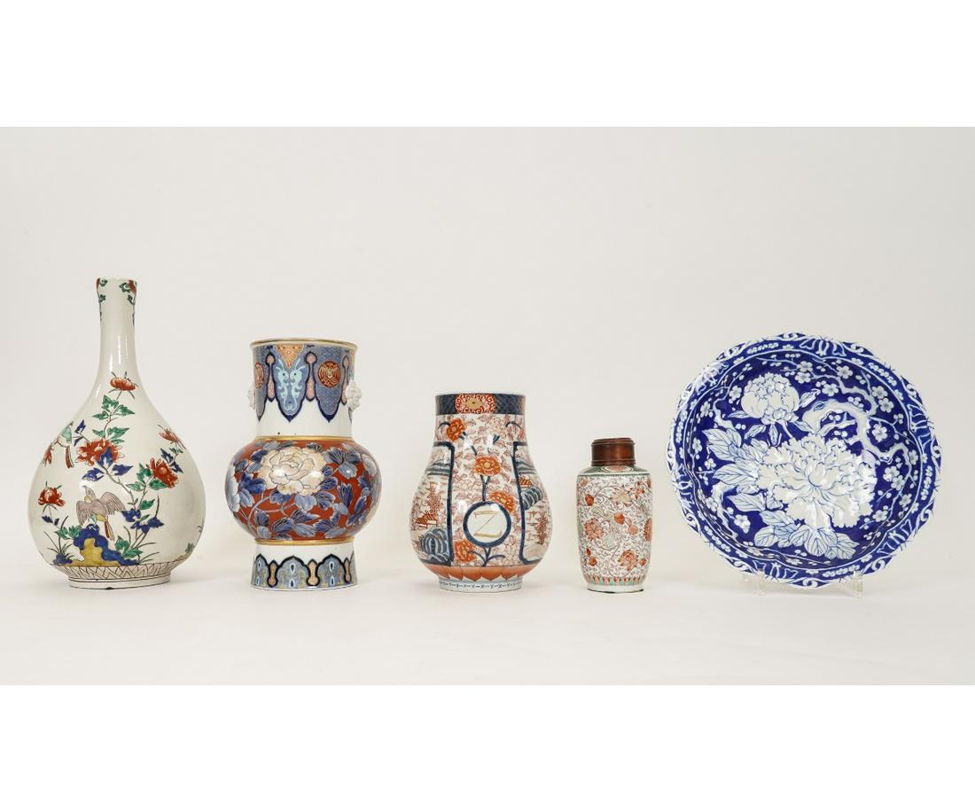 LARGE JAPANESE PORCELAIN WATER BOTTLE (1 of 7)