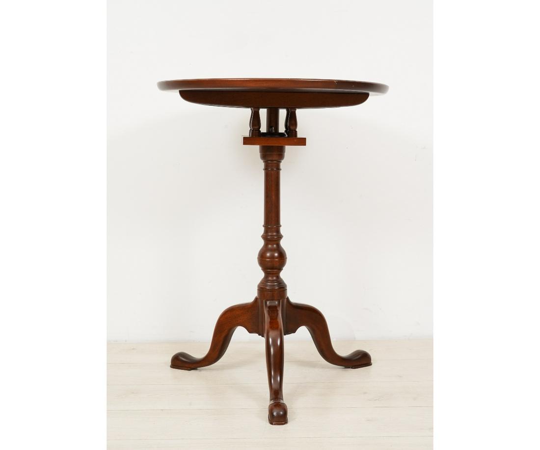 QUEEN ANNE STYLE CANDLESTAND (1 of 6)