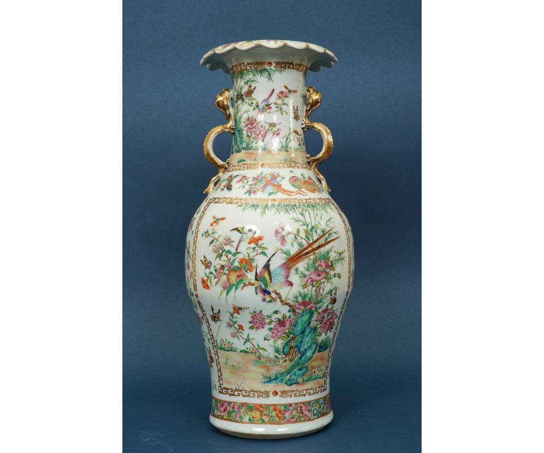 LARGE CHINESE PORCELAIN VASE (1 of 10)