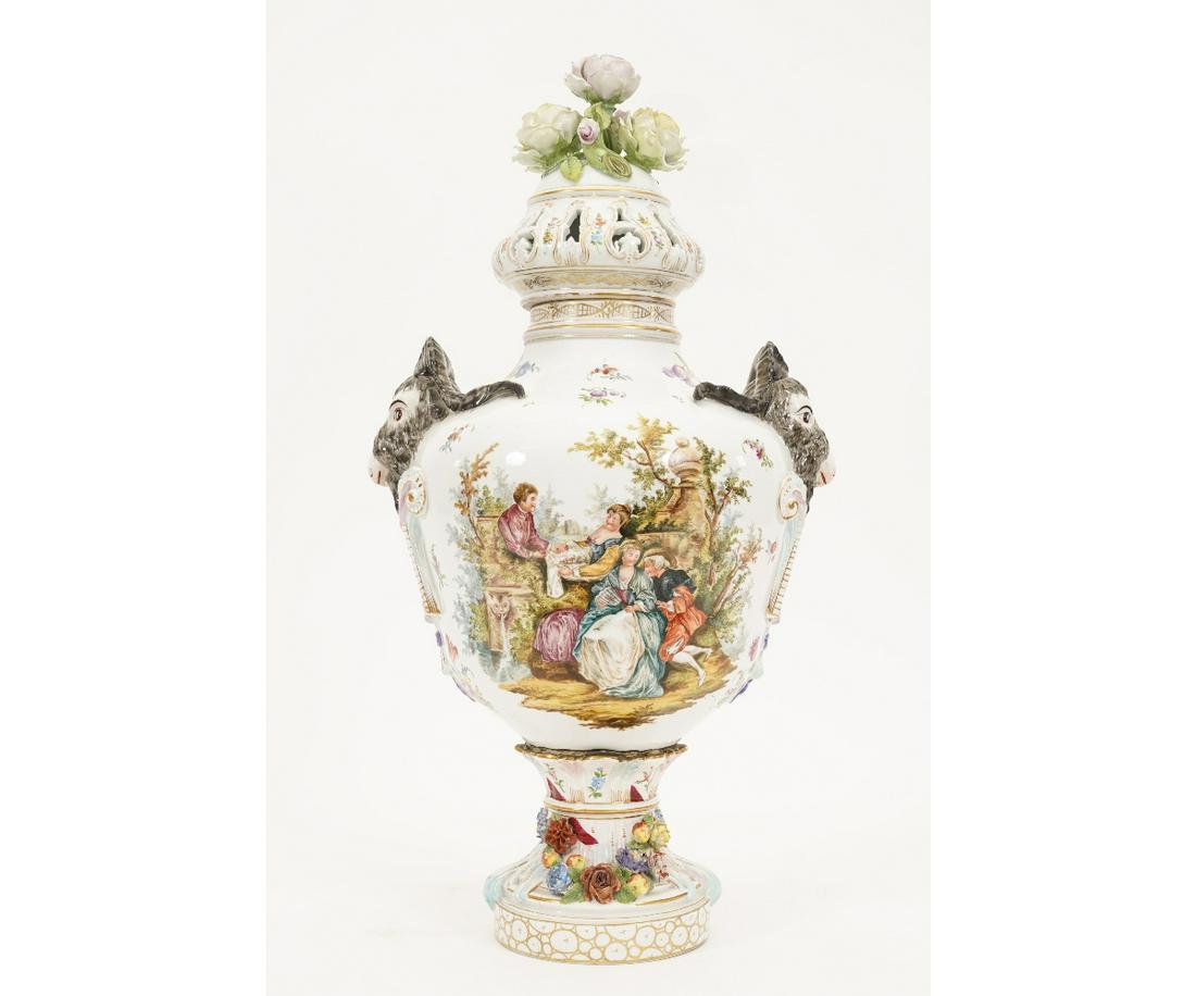 LARGE PORCELAIN URN (1 of 16)