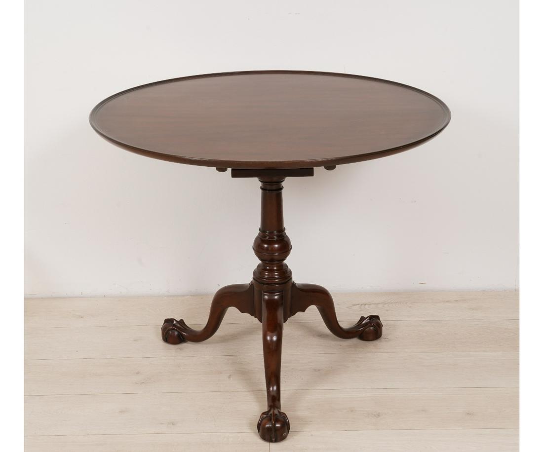 KITTINGER TEA TABLE: Kittinger Williamsburg Restoration, Philadelphia Chippendale style tea table with ball and claw feet. 29.5"h x 35"dia.