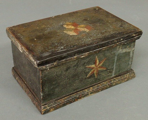 Painted pine storage box, early 19th c., with com: Painted pine storage box, early 19th c., with compass decorated front panel and cube decorated lid. 4.25"h.x8.75"w.x5.5"d.