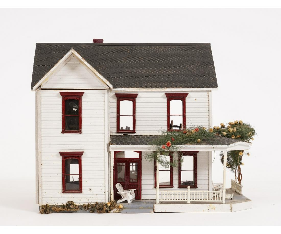 1/4" SCALE FURNISHED MINIATURE DOLLHOUSE (1 of 5)