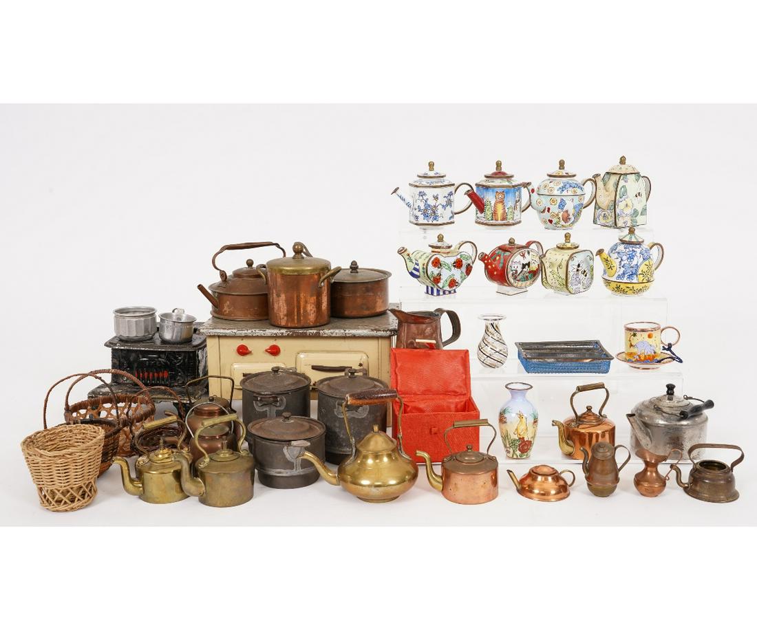 DOLL SCALE STOVES, COOKWARE, TEAPOT COLLECTION (1 of 4)
