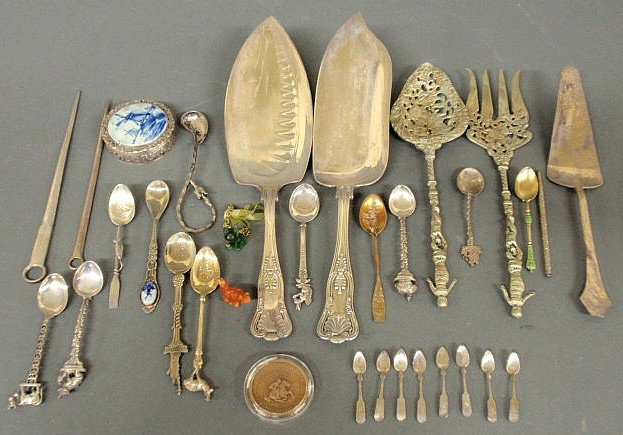 Group of silver- sterling cake slice 9.25"; Dutch: Group of silver- sterling cake slice 9.25"; Dutch silver box w/Delft lid; 10 silver souvenir spoons, silver spoon w/fox head handle dated 1892; 2 English silver picks; silverplate- Gorham "Kings" fish